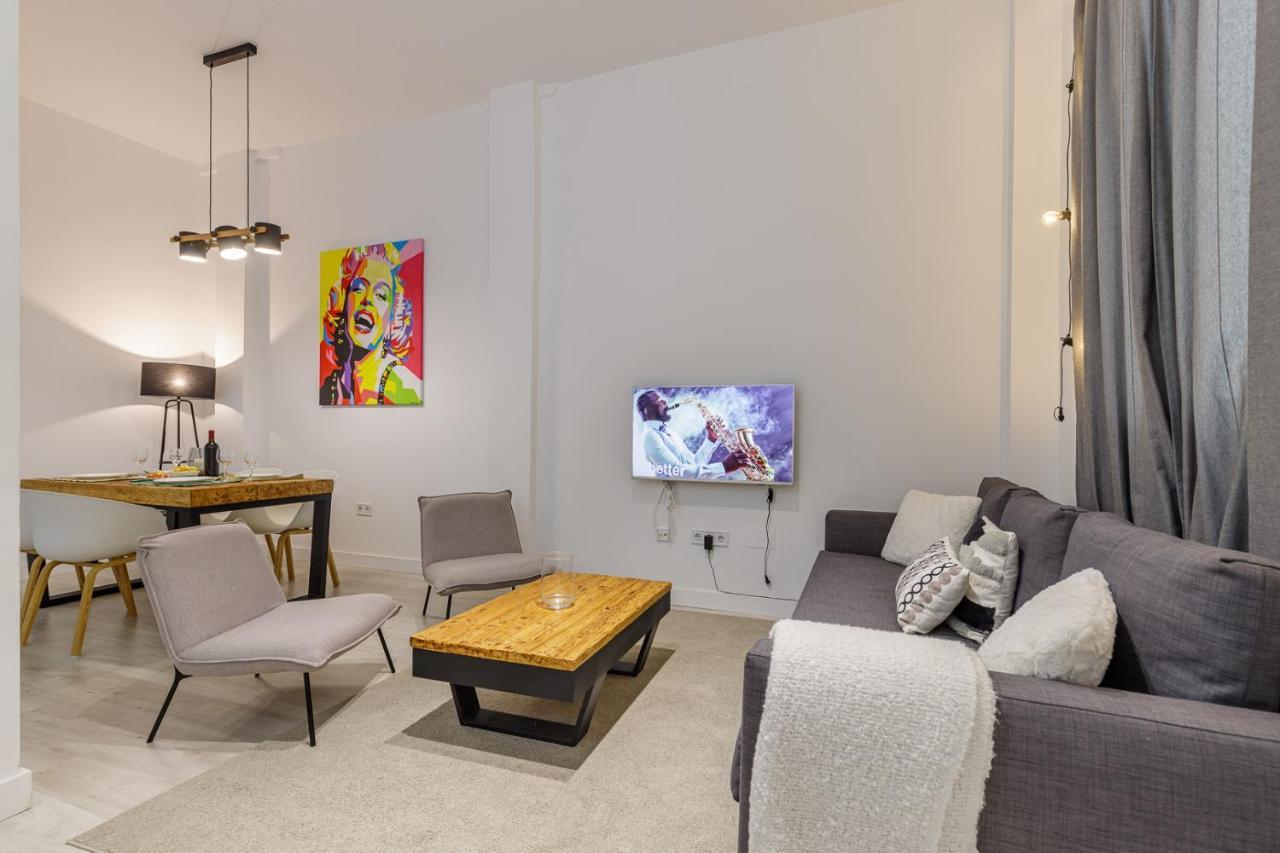 Apartamentos Tribuna Málaga Buitenkant foto