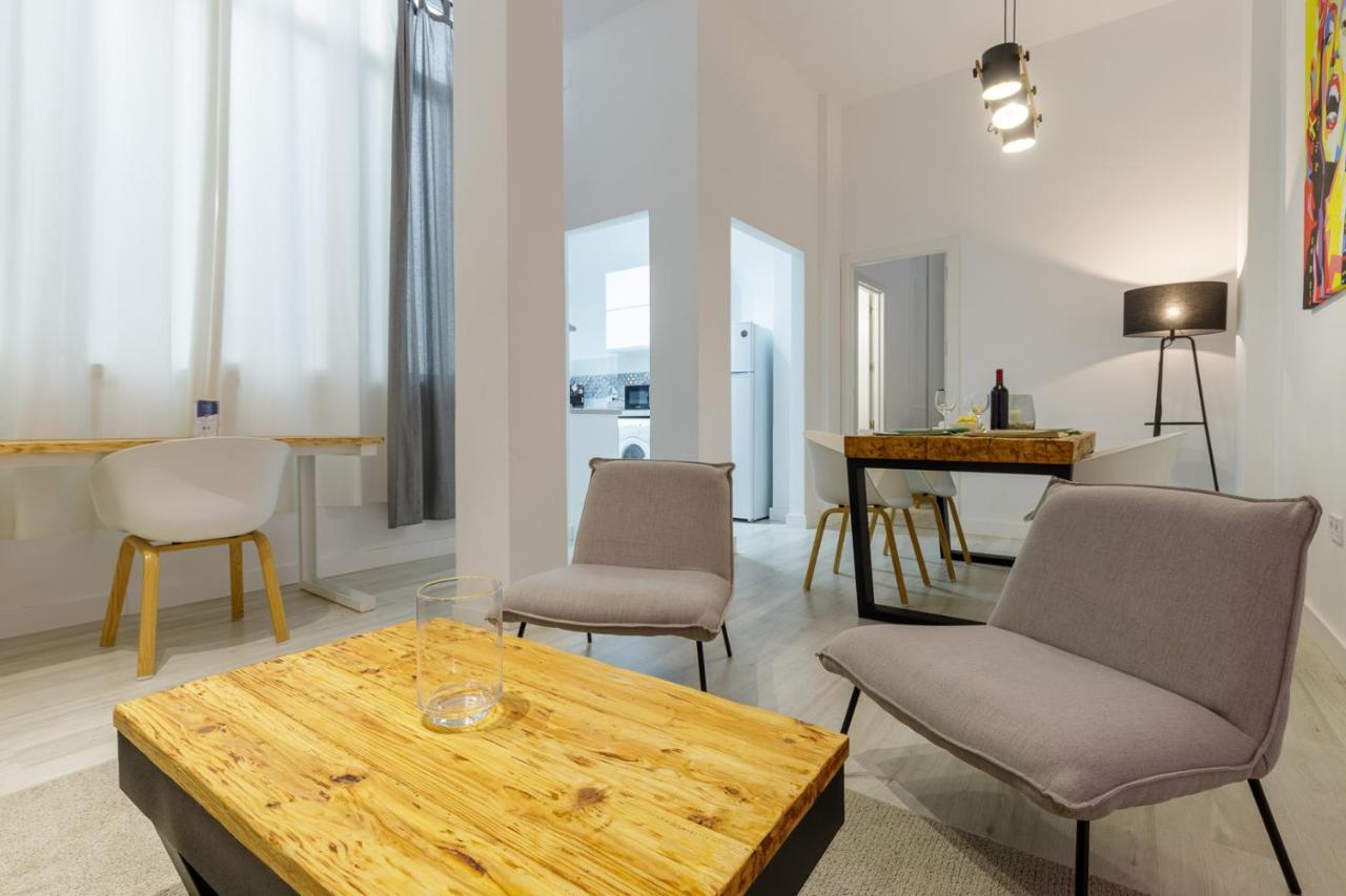Apartamentos Tribuna Málaga Buitenkant foto