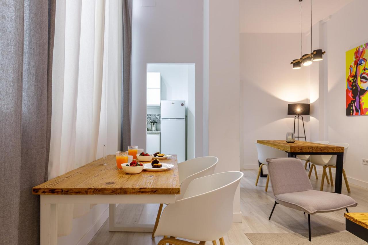 Apartamentos Tribuna Málaga Buitenkant foto